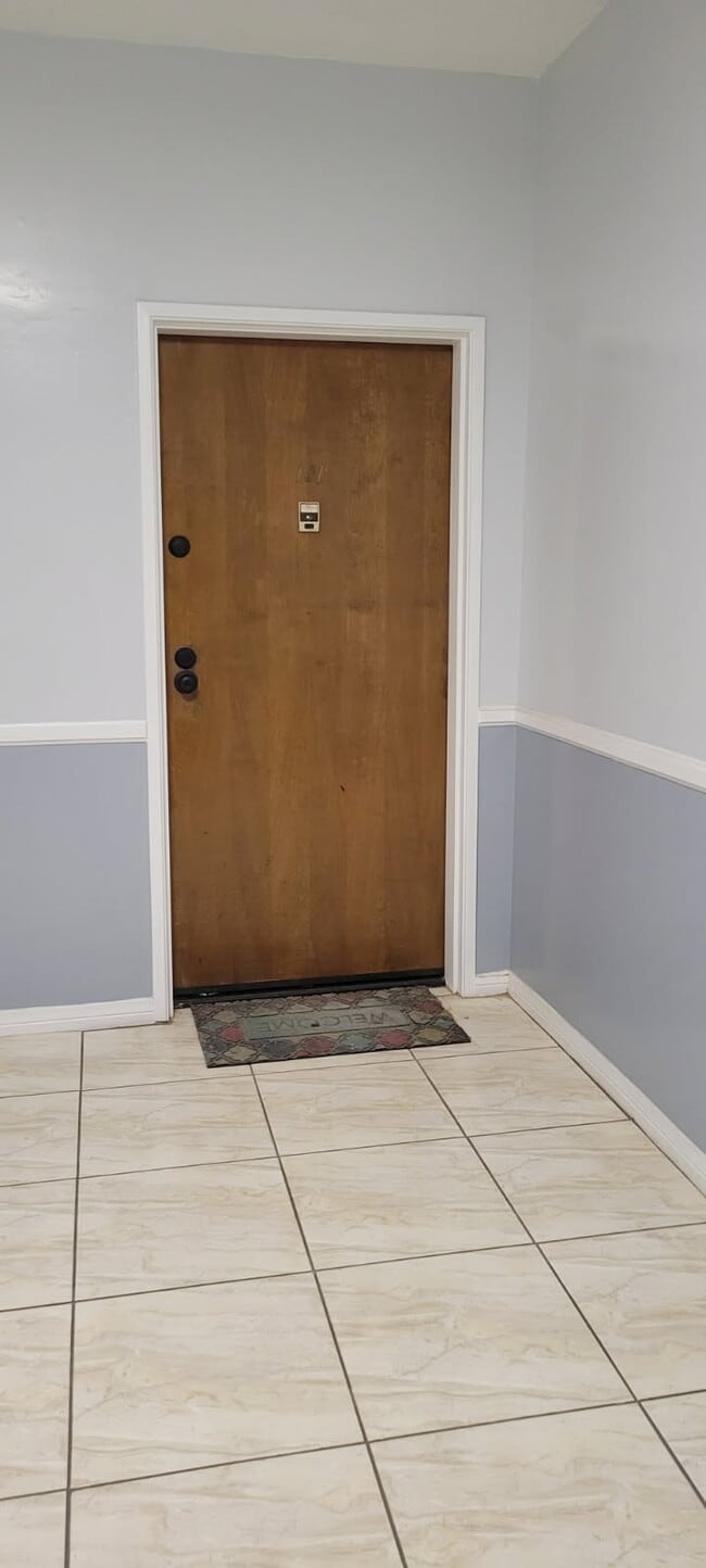 Door - 5135 Zelzah Ave