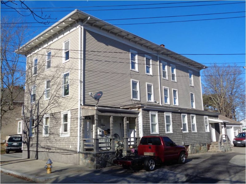 28 Wood St Unit 1, Warren, RI 02885 Room for Rent in Warren, RI