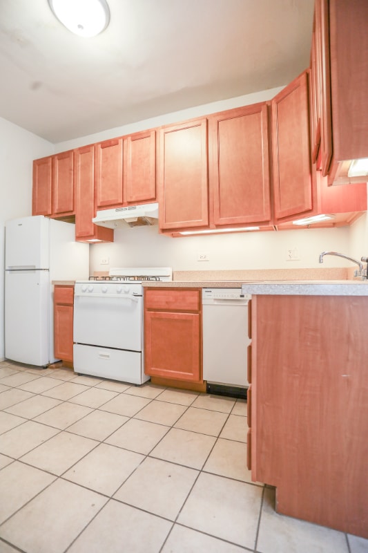 Building Photo - 459 W Roslyn Pl