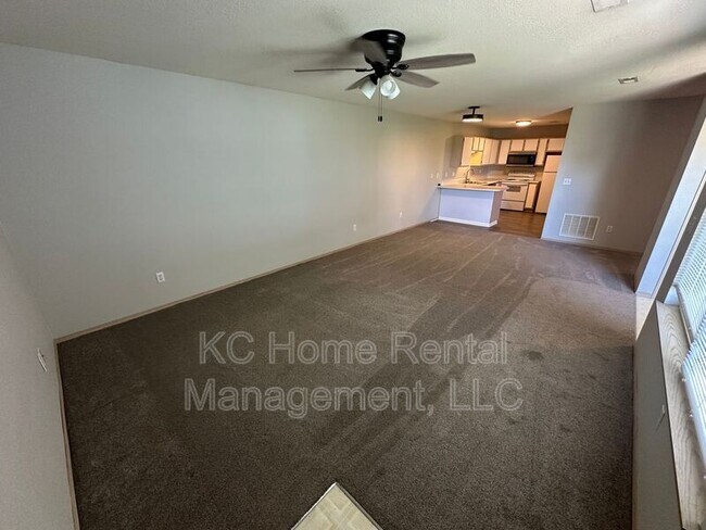 Foto del edificio - 2128 Highridge Dr