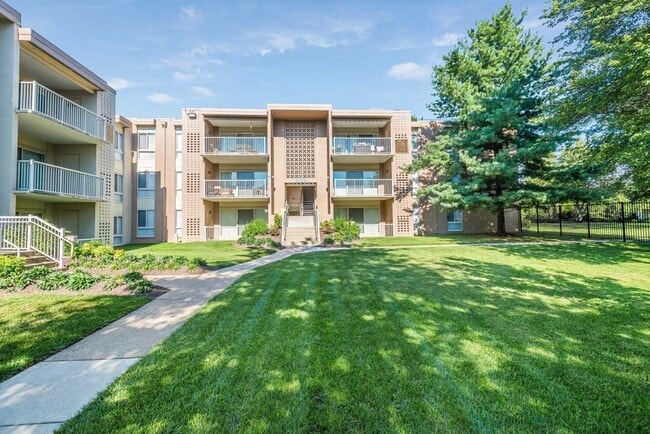 Building Photo - Surrey Square