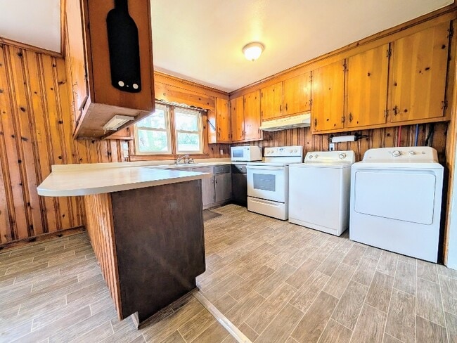 Building Photo - 2614 Tryon Dr