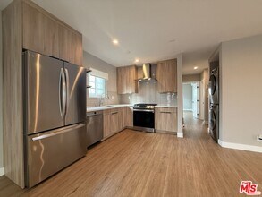 Building Photo - 1307 Tamarind Ave