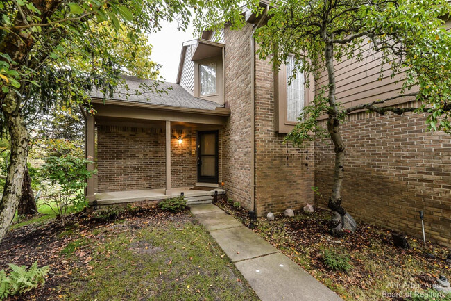 Building Photo - 1261 Laurel View Dr