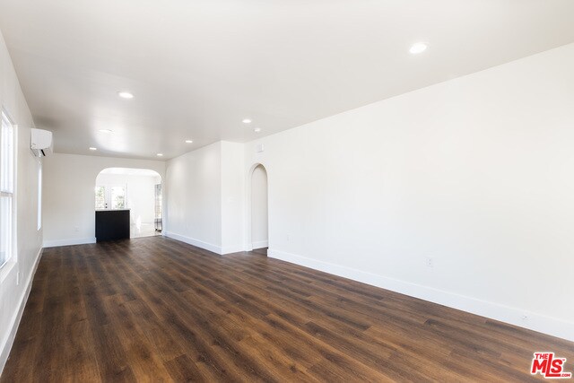 Foto del edificio - 628 Silver Lake Blvd