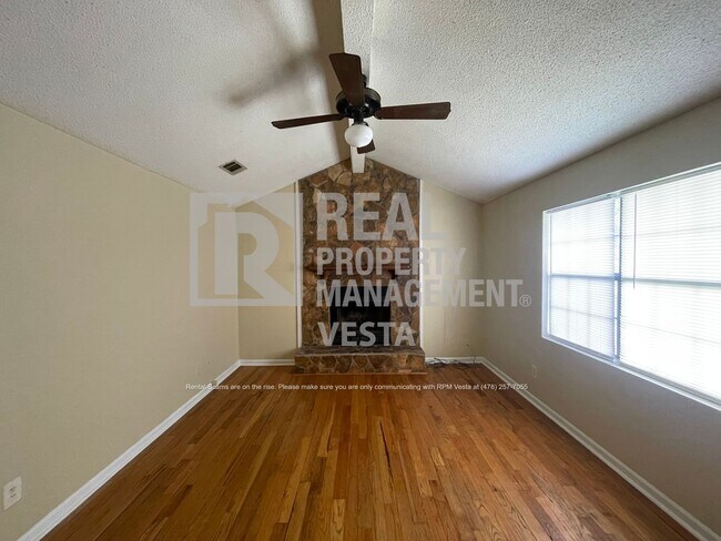 Building Photo - Three Bedroom Home in Warner Robins