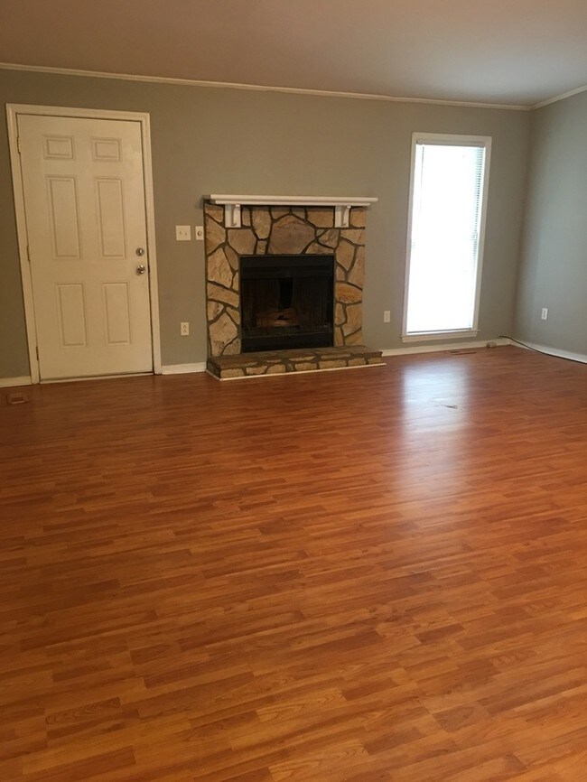 Building Photo - Charming Home in Idelwile Brooke
