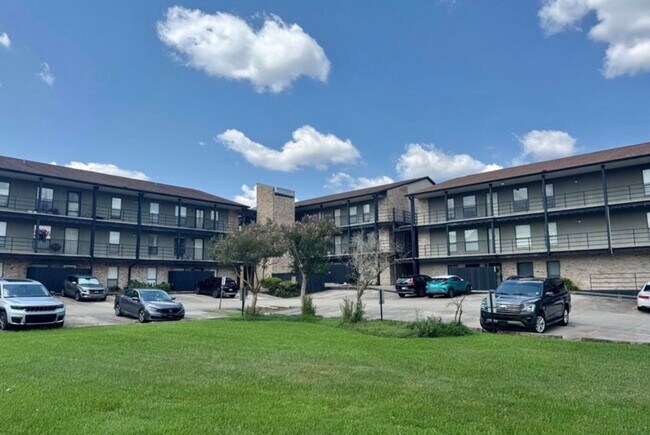 Foto del edificio - 701 S College Rd