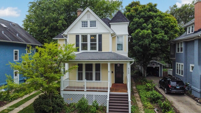 Building Photo - 420 7th Ave