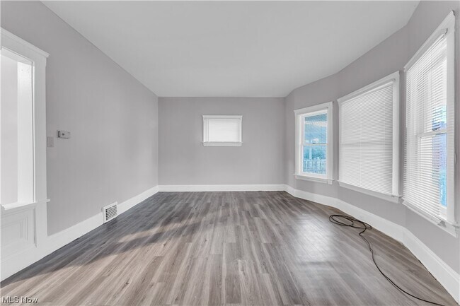 Building Photo - 3109 W 73rd St