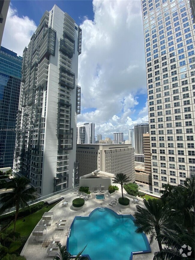 Building Photo - 300 S Biscayne Blvd