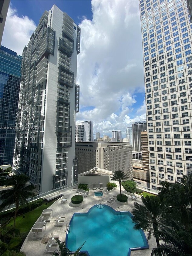 Primary Photo - 300 S Biscayne Blvd