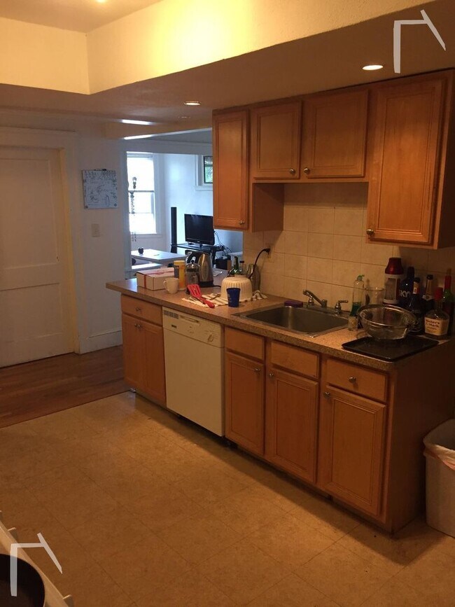 Building Photo - VERY NICE WATERTOWN 3 BED!!!!!!!