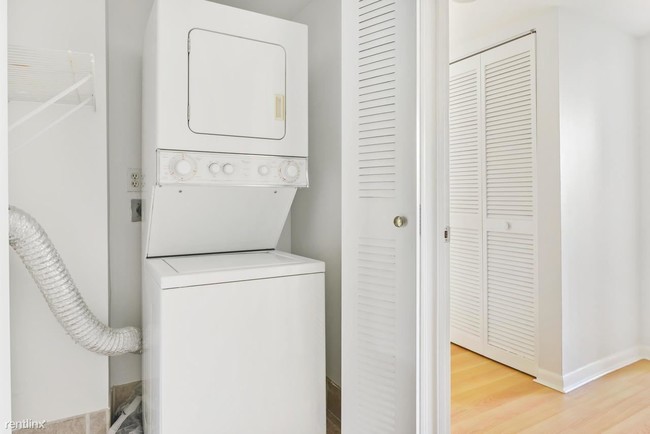 Building Photo - 1 br, 1 bath  - 600 SE 3rd Ave # 1BED