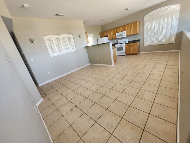 Foto del edificio - A fabulous 2 Bedroom + A Den in Summerlin