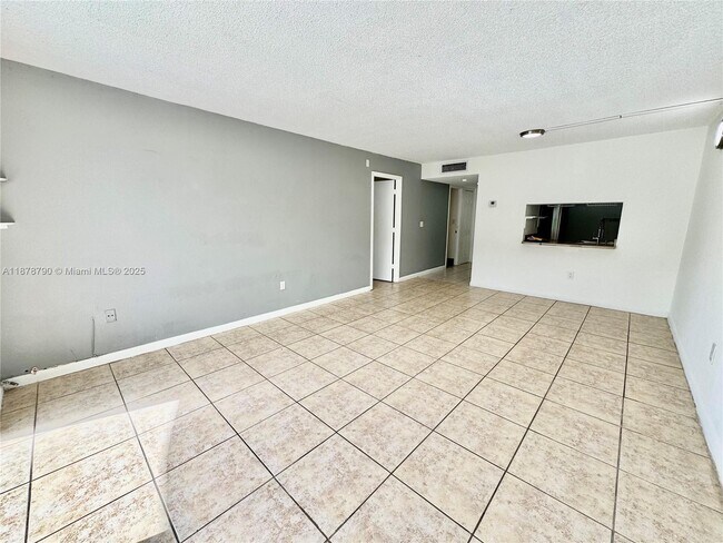 Foto del edificio - 9360 Fontainebleau Blvd