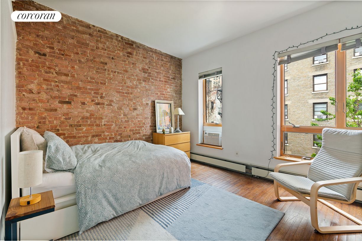 Building Photo - 119 W 95th St