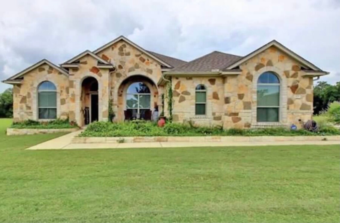 323 Chisholm Trail, Bastrop, TX 78602 House Rental in Bastrop, TX