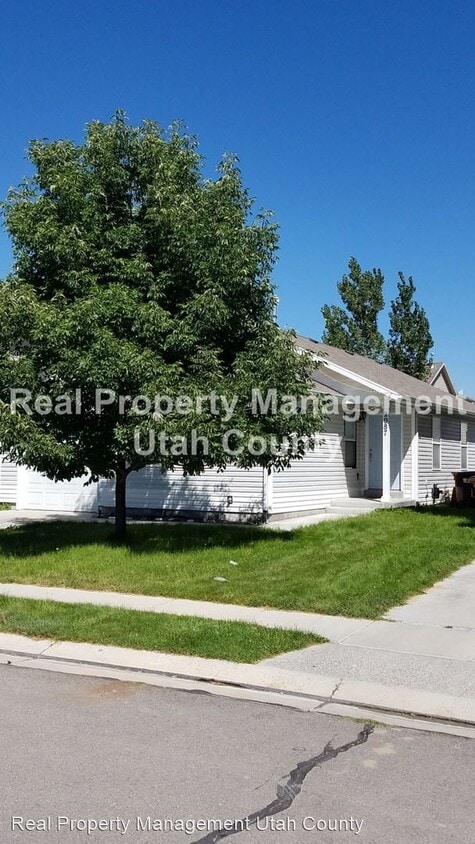 Primary Photo - 3 br, 2 bath House - 2087 E Summit Way