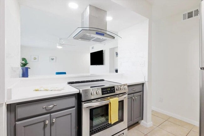 Building Photo - 4000 Gulf Terrace Dr
