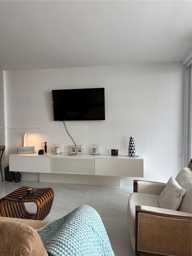 Foto del edificio - 100 Lincoln Rd