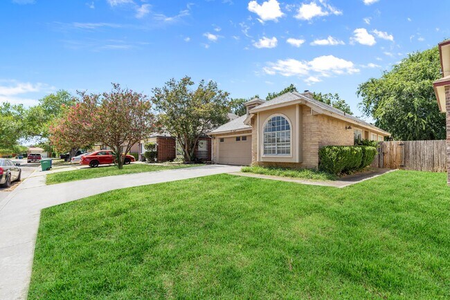 Foto del edificio - 5623 Spring Moon St