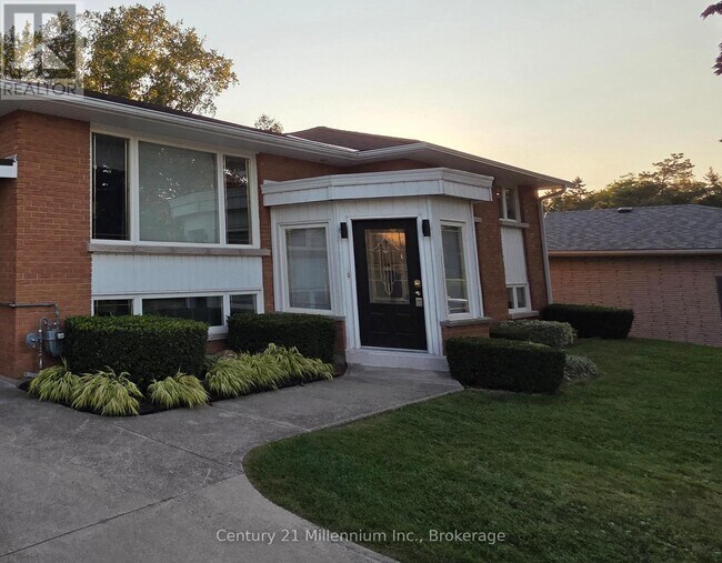 Building Photo - 398 Kingsway St