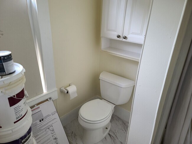 Foto del edificio - Large 3 bed unit in Ashland with 2 parking spots.