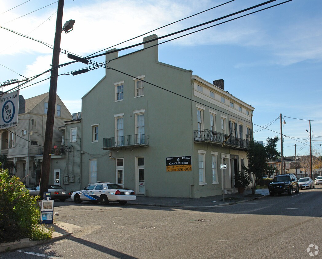 Building Photo - 1404 Prytania St