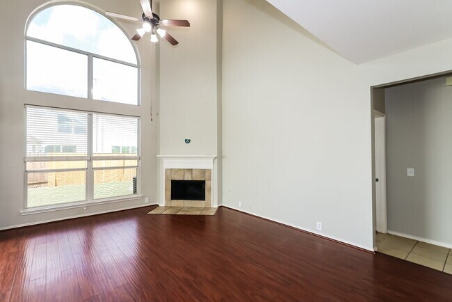 Foto del edificio - 2702 Darby Brook Dr