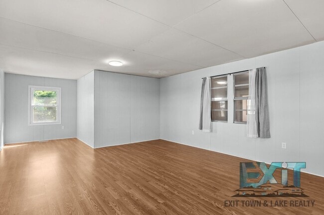 Building Photo - Country Feel, Modern Updates – 3BR Home on Quiet Road Just Outside of South Hill