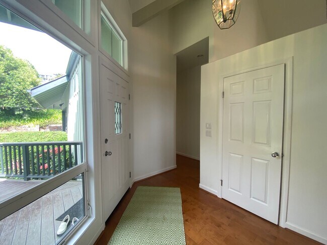 Building Photo - Kamuela Heights
