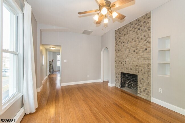 Foto del edificio - 108 Claremont Ave