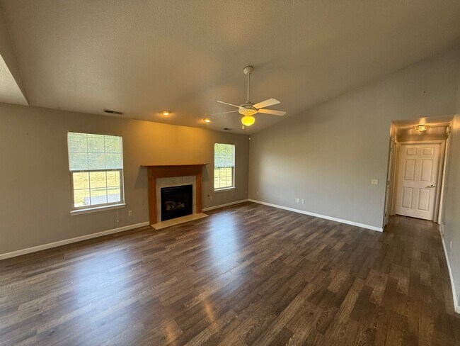 Foto del edificio - Home For Rent By Capital Property Management