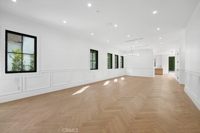 Foto del edificio - 4539 Longridge Ave