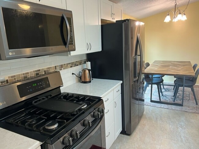 Foto del edificio - Spacious 3 bedroom home minutes from VT ca...