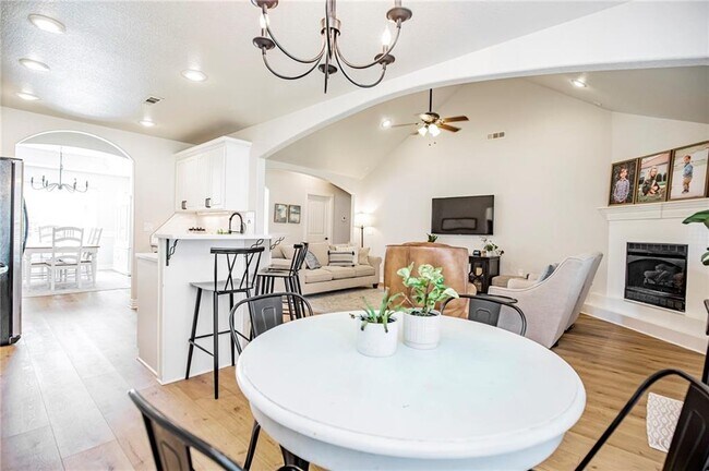 Building Photo - 6517 W Hearth Bay