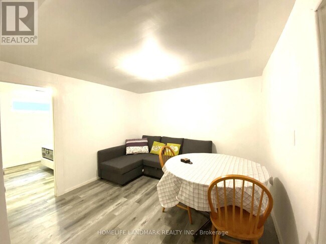 Building Photo - 74 Millhouse Crescent