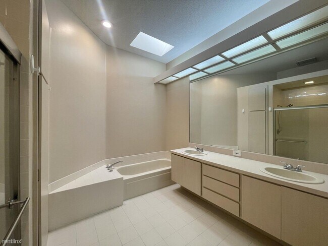 Foto del edificio - 3 br, 2 bath House - 136 E Hampton Way, Ju...