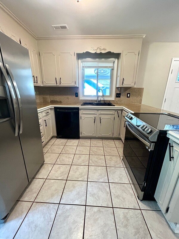 Foto del edificio - 7120 Providence Ln W