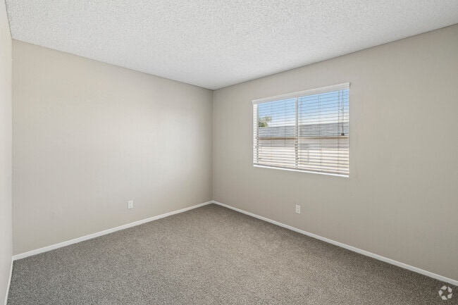 2BR, 2BA - 886SF - Primary Bedroom - Oro Apartments