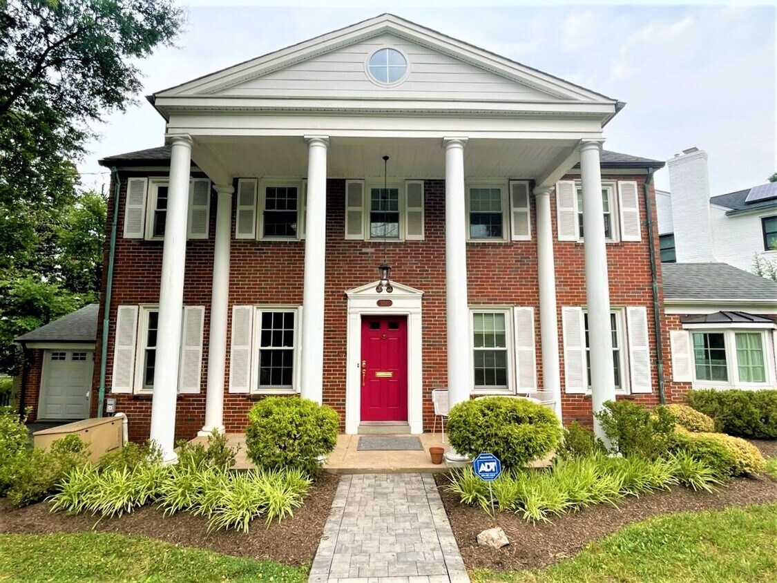 Foto del edificio - Move in Ready 3 bed/2.5 bath Colonial in Bethesda