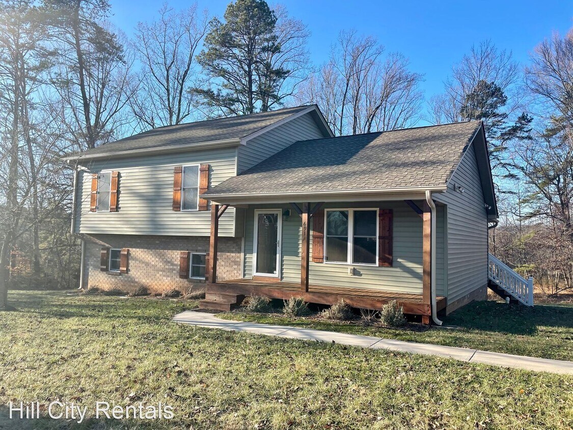 Foto principal - 3 br, 3 bath House - 691 Suburban Road