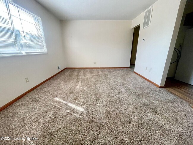 Foto del edificio - 10410 Torrington Rd