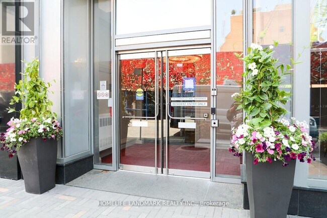 Photo du bâtiment - 155-1155 Yorkville Ave