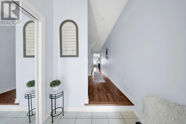 Photo du bâtiment - 5517 Meadowcrest Ave