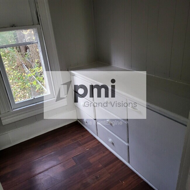 Foto del edificio - 941 E Cantrell St