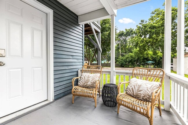 Building Photo - 295 Euclid St