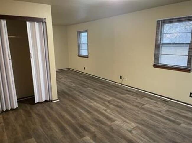 Building Photo - 1405 Holly Hill Dr