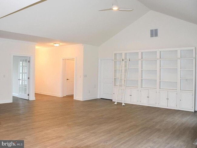 Building Photo - 416 Seagull Dr